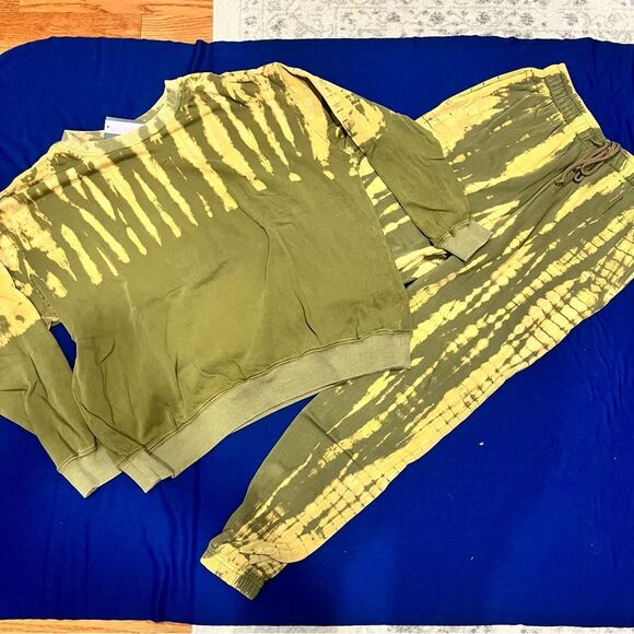 NWT Wild Fable 2 Piece Olive Green Tie Dye Oversize Sweatshirt & Jogger Pants S - Picture 2 of 10